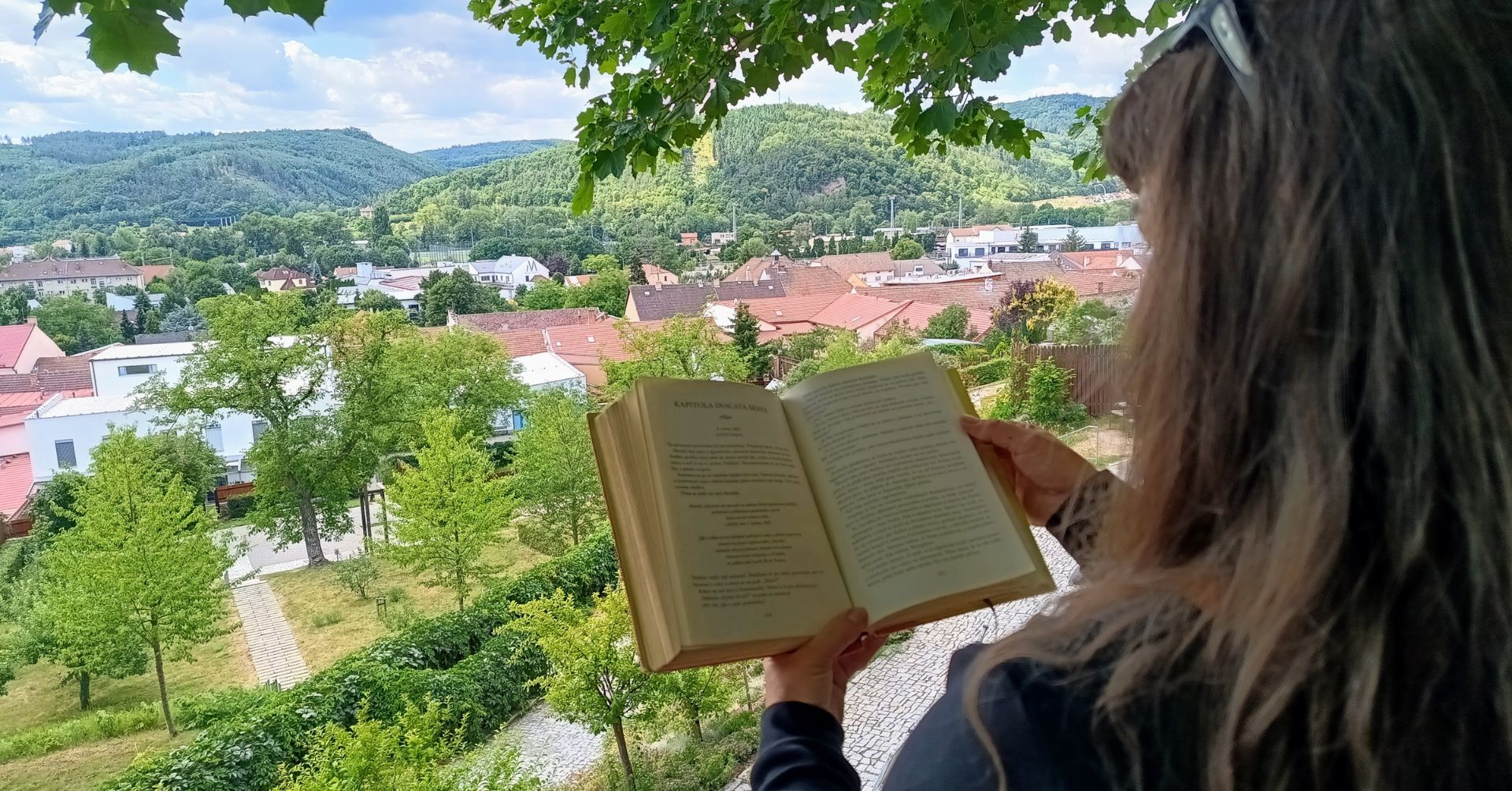 Čtu s výhledem. Foto: Městská knihovna Tišnov