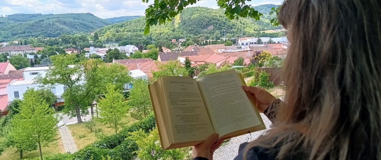 Čtu s výhledem